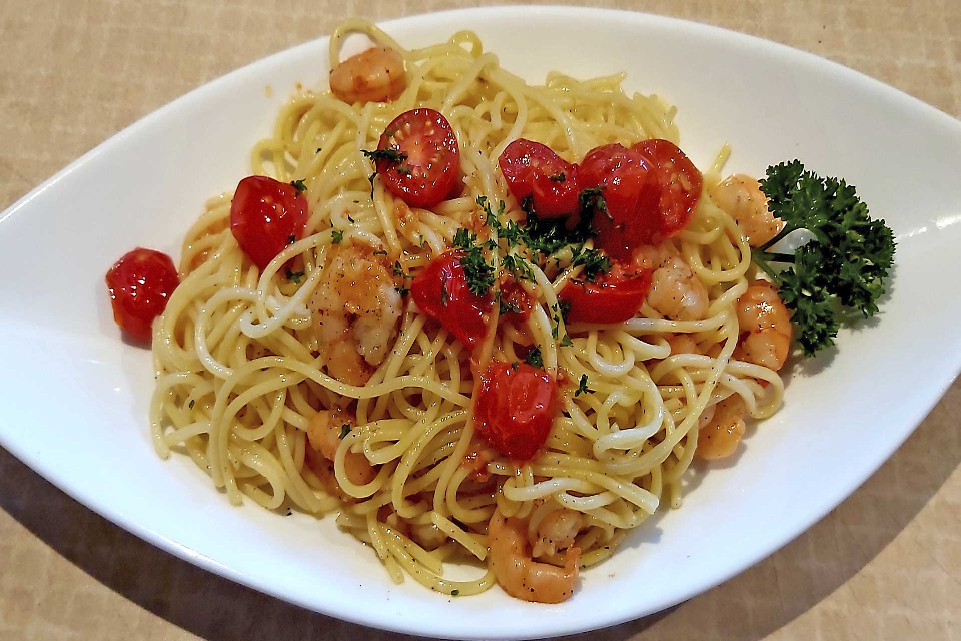 Garnelen auf Tomaten-Knoblauchspaghetti